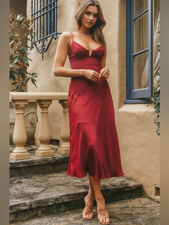 Selfie Leslie Dresses & Skirts - Selfie Leslie Lake Como Fitted Bodice Cami Strap Midi Dress‎ Cherry Large NWT